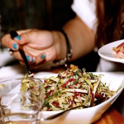Οι εξορμήσεις μπορούν να αποτελέσουν απειλή στην προσπάθεια για σωστή διατροφή.