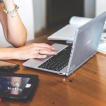 Ο καθιστικός τρόπο ζωής υποβάλλει το σώμα σε εξαιρετική πίεση λόγω της λανθασμένης στάσης.