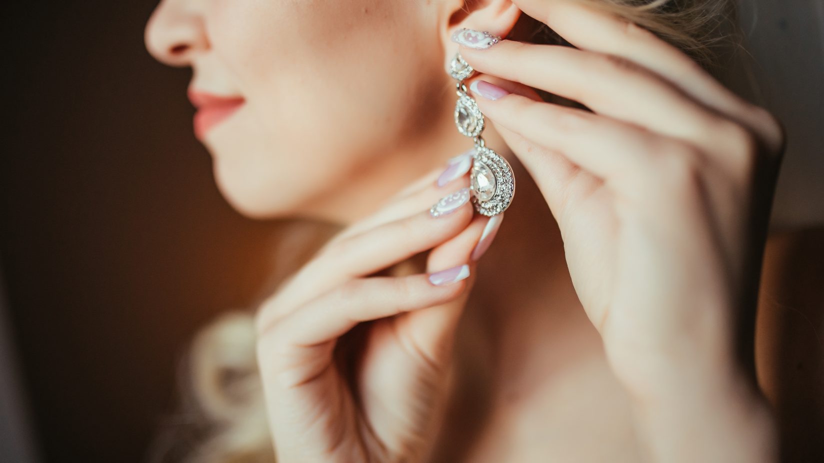wedding-preparation-beautiful-happy-bride-dresses-earrings-before-wedding-wedding-accessories-jewelry-closeup-portrait-of-bride-selective-focus
