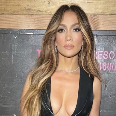 H Jennifer Lopez ποζάρει ολόγυμνη για τη νέα της καμπάνιας