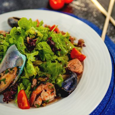 seadfood salad with mussels, fried shrimps and vegetables