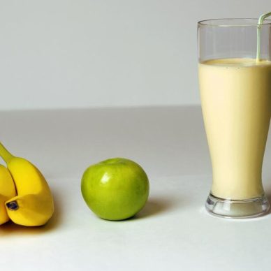 Smoothie με μπανάνα και μήλο για πρωινό