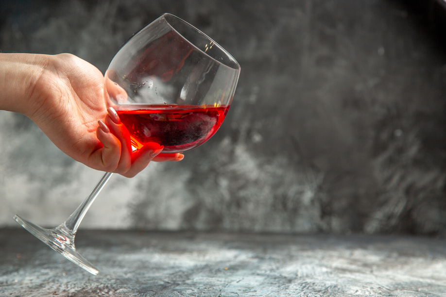 Πως να αφαιρέσεις το λεκέ από το κόκκινο κρασί