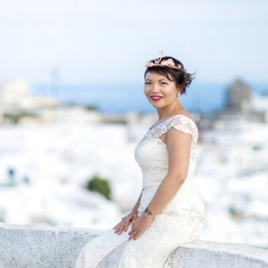 38χρονη παντρεύτηκε τον εαυτό της στη Σαντορίνη