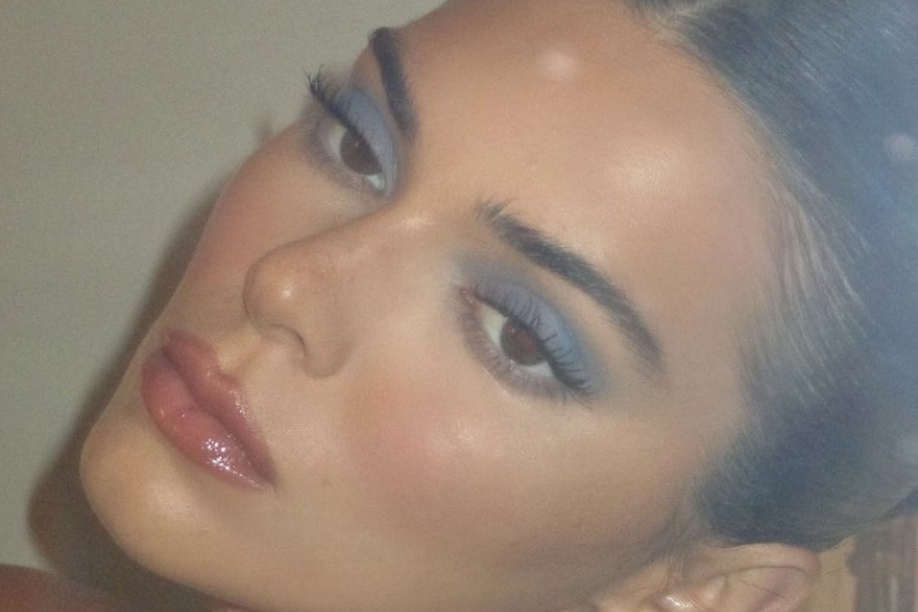 Kendall Jenner: Το make up που έρχεται απευθείας από τα 80s 