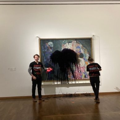 Ακτιβιστές για το κλίμα πέταξαν μαύρο υγρό σε πίνακα του Γκούσταφ Κλιμτ