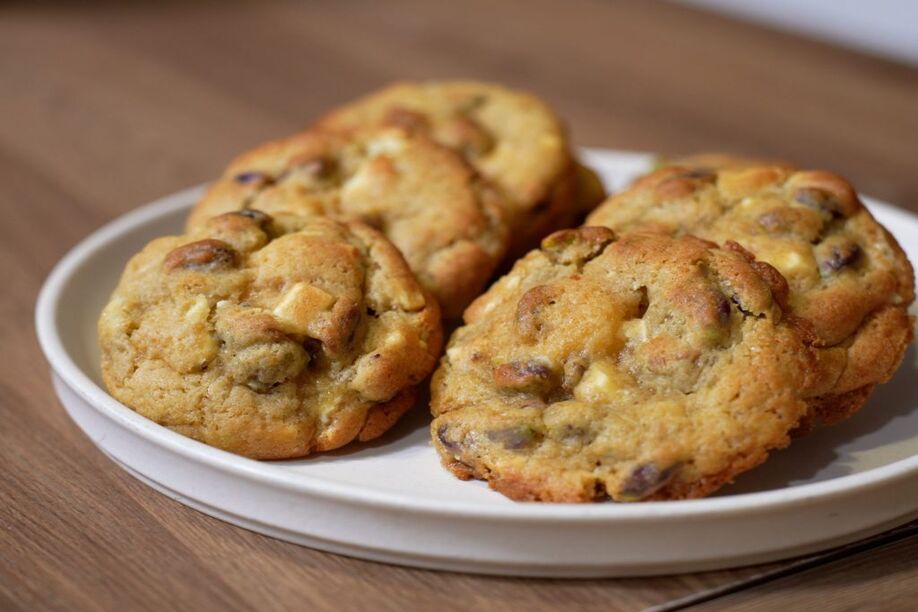 Cookies με φιστίκια Αιγίνης και λευκή σοκολάτα