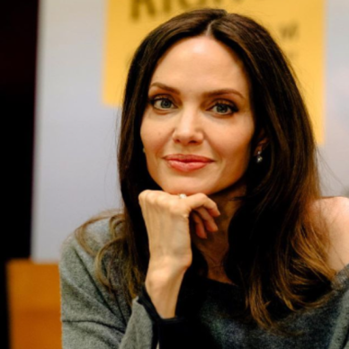 «Λύγισε» η Angelina Jolie στην επίσκεψή της στο Ιράκ