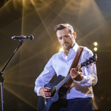 Νίκος Βέρτης: Όσα είπε για την απόφασή του να τραγουδήσει 4 μέρες μετά την τραγωδία στα Τέμπη