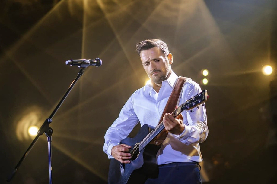 Νίκος Βέρτης: Όσα είπε για την απόφασή του να τραγουδήσει 4 μέρες μετά την τραγωδία στα Τέμπη