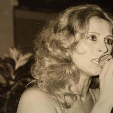 Πέθανε η τραγουδίστρια Ρένα Κουμιώτη