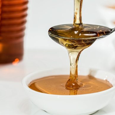 Ζαχαρώνει το μέλι; Το κόλπο για να το ξανακάνετε λείο