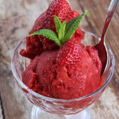 Παγωτό φράουλα χωρίς ζάχαρη