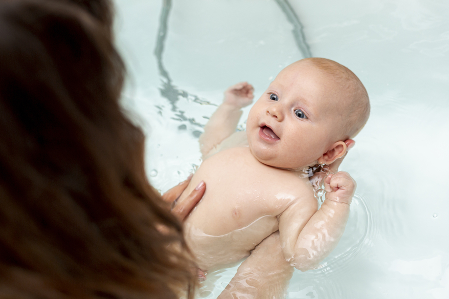 Τι πρέπει να ξέρετε για το πρώτο μπάνιο του νεογέννητού σας