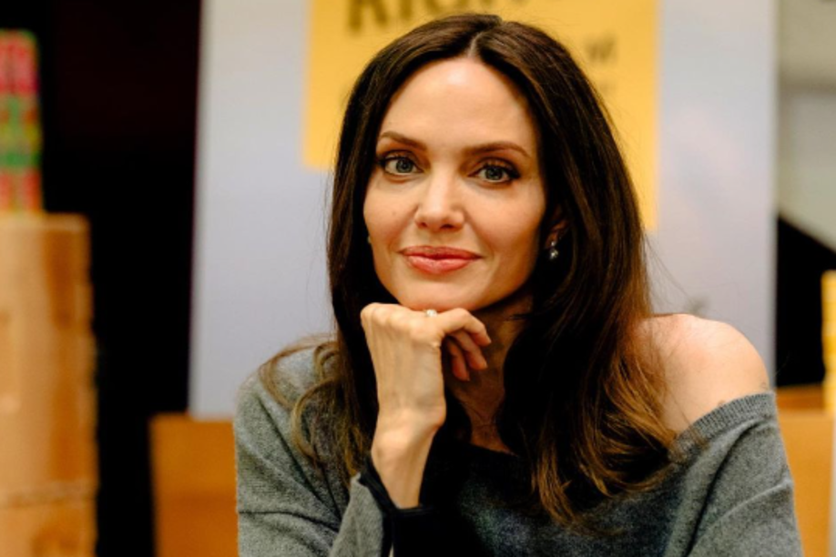 Η Angelina Jolie μιλάει για το καλύτερο σεξ που έκανε ποτέ και ήταν με τον Denzel Washington, αλλά όχι όπως νομίζουμε