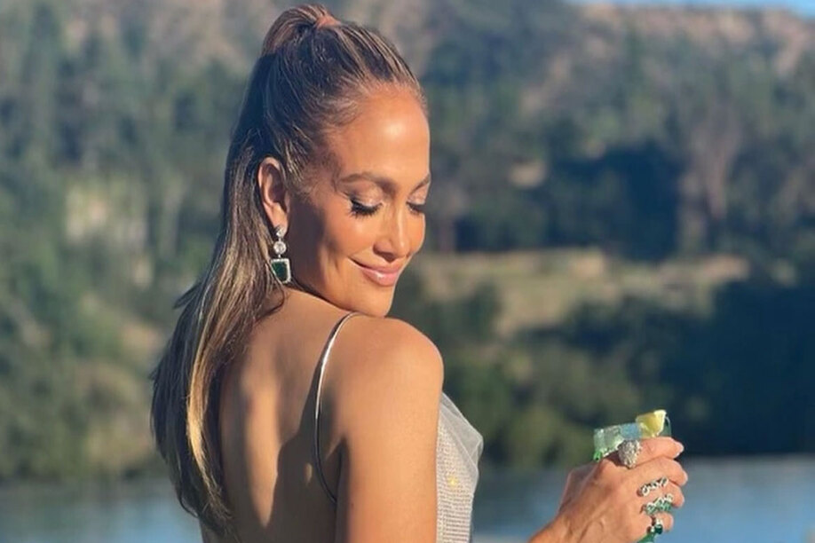 Jennifer Lopez: Έκλεισε τα 54 χορεύοντας πάνω σε τραπέζι