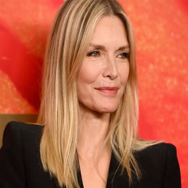 Η Michelle Pfeiffer φοράει το ιδανικό concealer για ώριμες επιδερμίδες