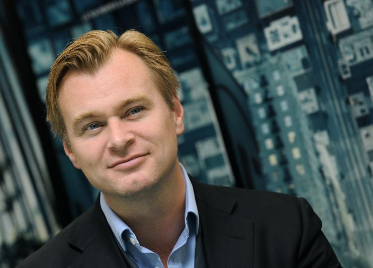 Η νέα ταινία του Christopher Nolan είναι εντελώς… άγνωστη αλλά θα είναι σκοτεινή και δε θα έχει καμία σχέση με το Oppenheimer