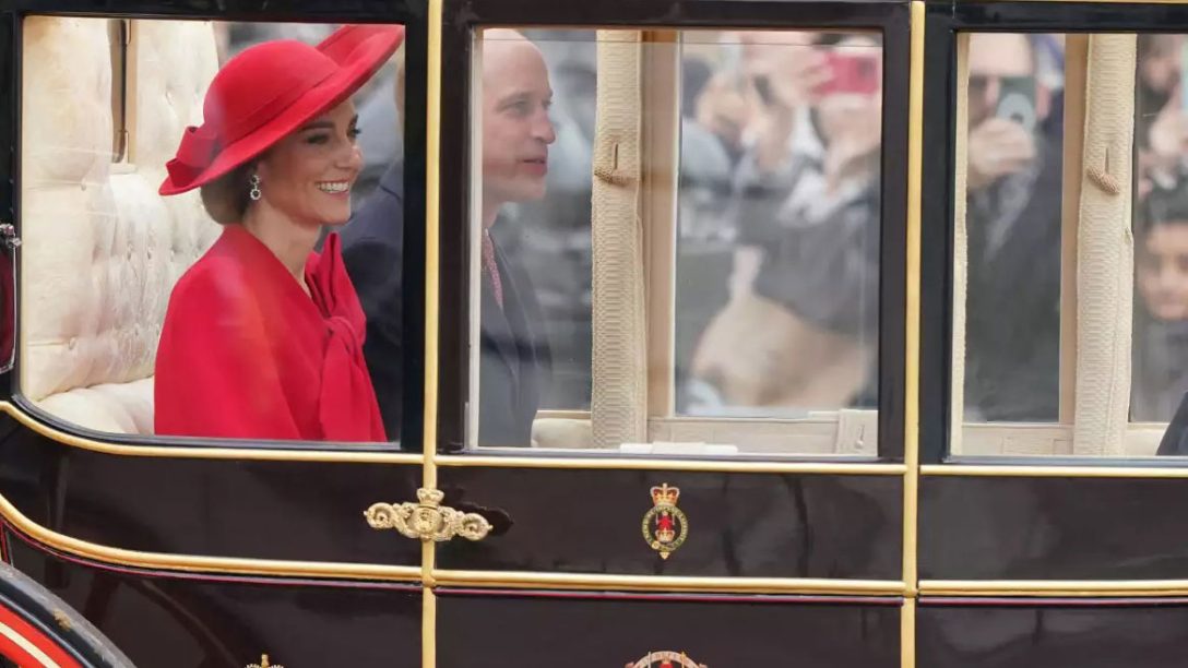 Kate Middleton: Η χριστουγεννιάτικη εμφάνιση που έκλεψε την παράσταση