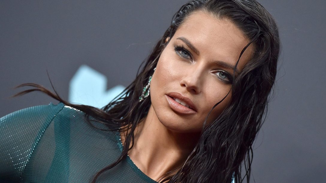 H Adriana Lima απαντά στις φήμες για αποτυχημένο λίφτινγκ: «Είμαι μια κουρασμένη μαμά»