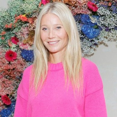 Η Gwyneth Paltrow μας δείχνει πώς να φορέσουμε το ροζ το φθινόπωρο