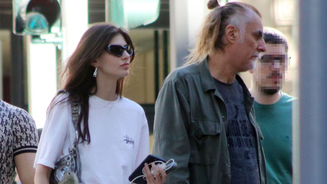 Φίλιππος Πλιάτσικας: Βόλτα στο κέντρο της Αθήνας με τη 18χρονη κόρη του