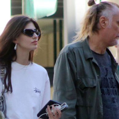 Φίλιππος Πλιάτσικας: Βόλτα στο κέντρο της Αθήνας με τη 18χρονη κόρη του