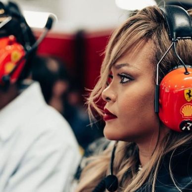 Rihanna: Έκλεψε τις εντυπώσεις στην Formula1 με racing look