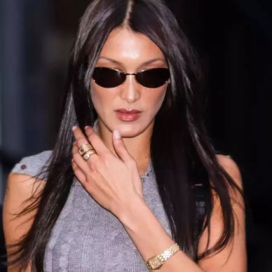 Bella Hadid: Με γκρι πλεκτό co-ord σε σπάνια εμφάνιση μετά από καιρό!