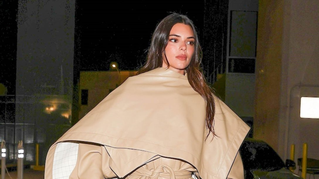 H Kendall Jenner φόρεσε το πιο εντυπωσιακό Βottega Veneta πανωφόρι