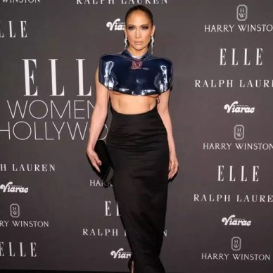 Jennifer Lopez: Στα ELLE’s Women in Hollywood στο L.A με τολμηρό metallic top