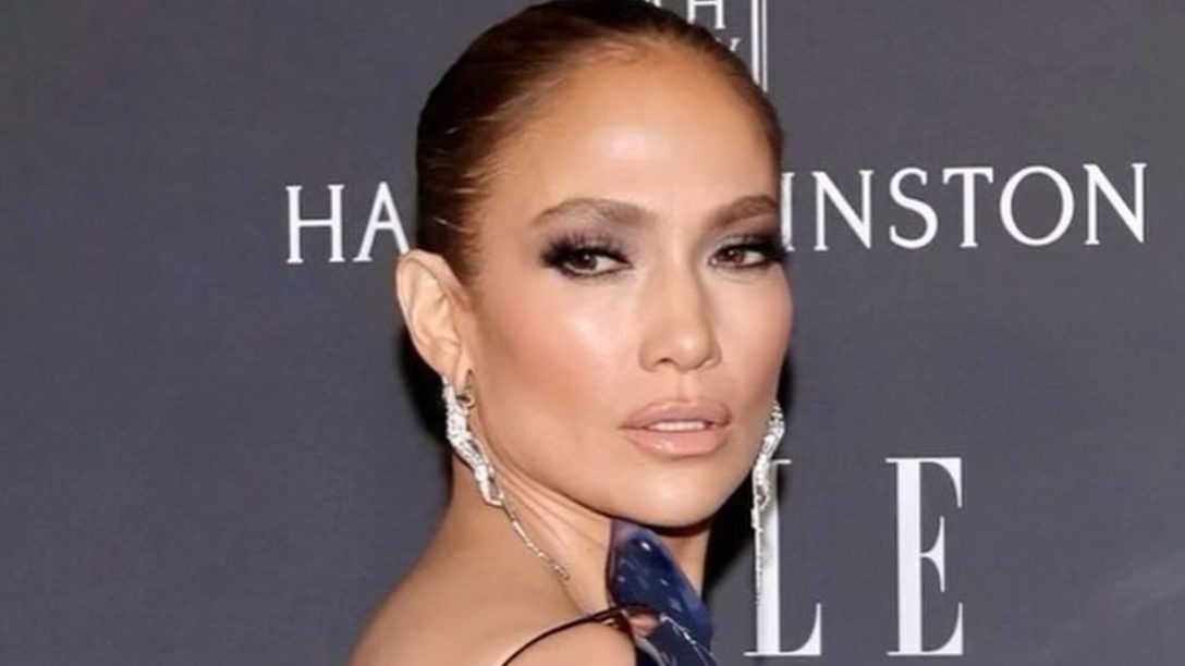 Jennifer Lopez: Δείτε το νέο της εορταστικό μανικιούρ