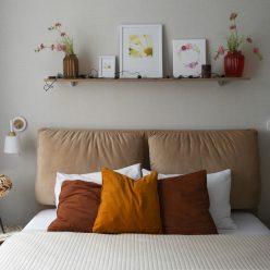 bedroom-view-with-bed-arrangement-decor (1)