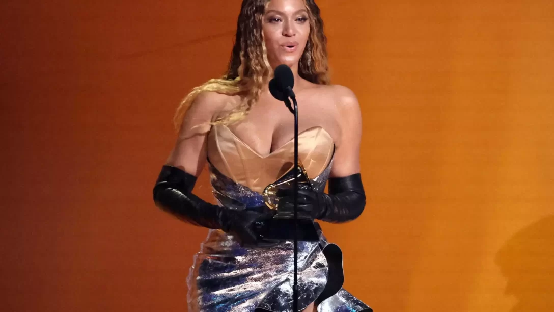Η Beyoncé γυμνή για το εξώφυλλο του νέου άλμπουμ της