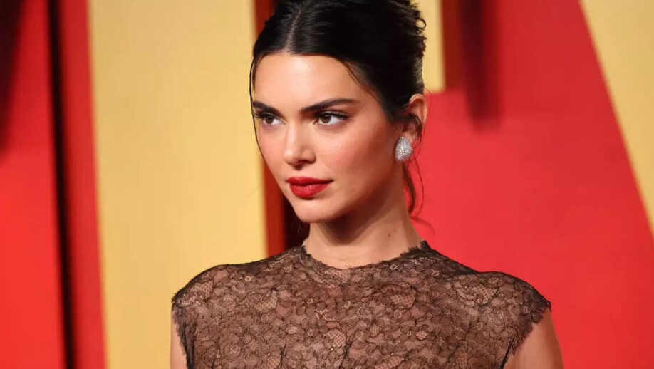 Kendall Jenner: Ξέρουμε ποιο είναι το κόκκινο κραγιόν που φορούσε στο party του Vanity Fair