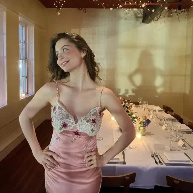 Κάθριν Ζέτα Τζόουνς: Η κόρη της έγινε 21 και έβαλε το iconic φόρεμά της από το ’99