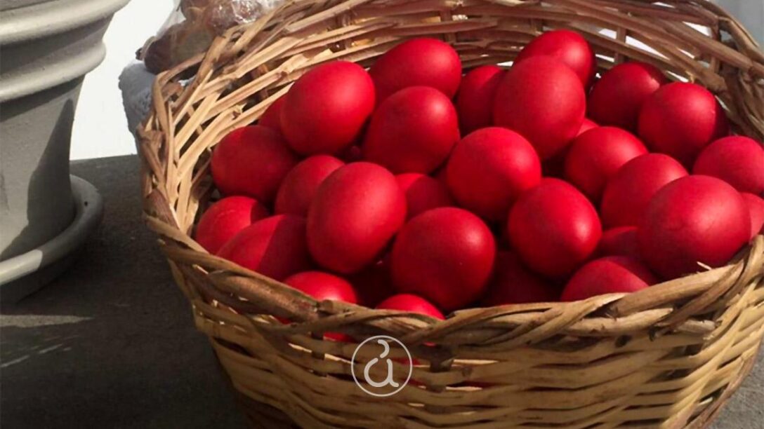 Βάψιμο αυγών & κόκκινα πασχαλινά αυγά