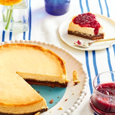 Εύκολο cheesecake με γιαούρτι και ζαχαρούχο γάλα