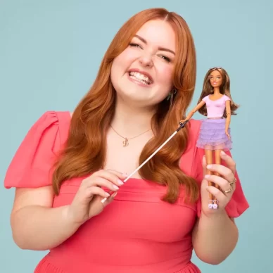 Η Mattel λάνσαρε την πρώτη τυφλή κούκλα Barbie