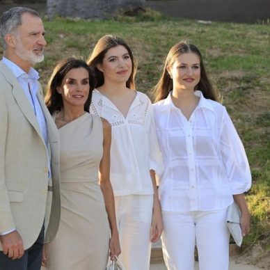 Η βασίλισσα Letizia με φόρεμα από Mango ιδανικό για βάπτιση και γάμο το καλοκαίρι