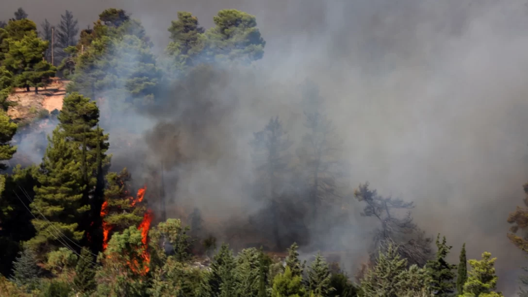 Φωτιά στον Βαρνάβα: Άνοιξαν οι χώροι του ΟΑΚΑ για τους κατοίκους των περιοχών που εκκενώθηκαν