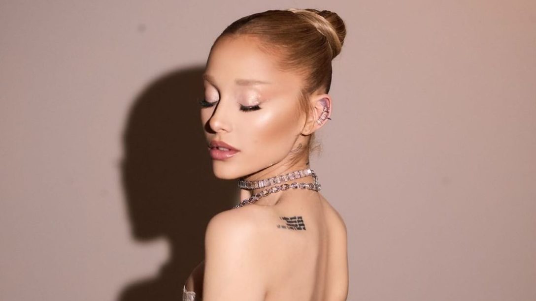 Ariana Grande: Το beauty look της την έκανε να μοιάζει με μπαλαρίνα