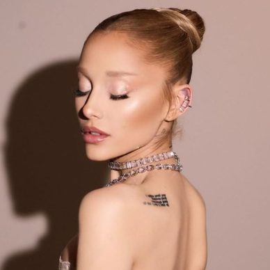 Ariana Grande: Το beauty look της την έκανε να μοιάζει με μπαλαρίνα