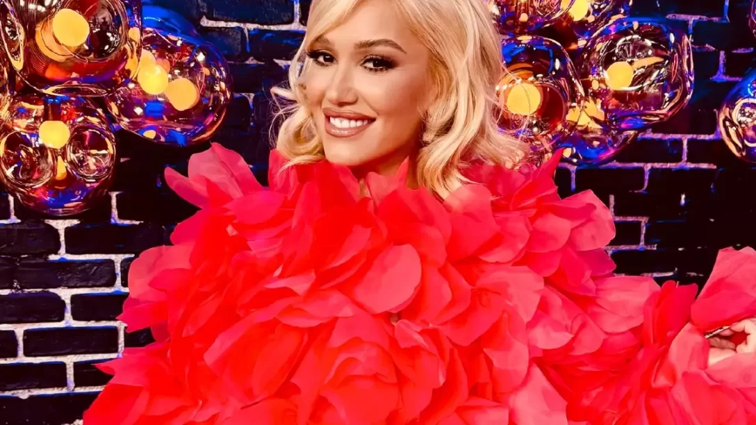 Gwen Stefani: Το χτένισμα της μας γυρνά στα 70’s και είναι ότι πιο χαριτωμένο έχουμε δει τελευταία