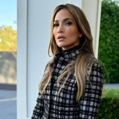 Jennifer Lopez: Λατρεύει τα διαμάντια ακόμη και στο μανικιούρ