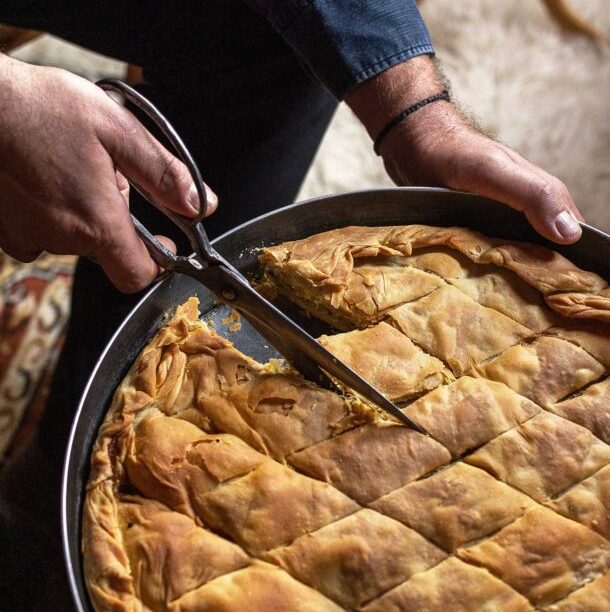 Πρασοκιμαδόπιτα με βεροιώτικα φύλλα από το Μέτσοβο