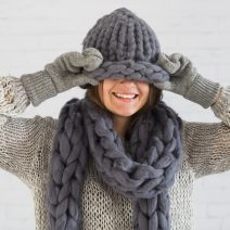 smiling-lady-mittens-scarf-hat-eyes (1)