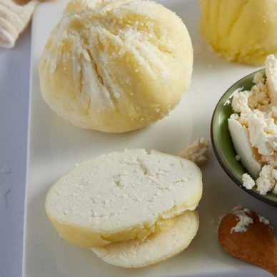 Σπιτικό τυρί χωρίς πυτιά, μόνο με λεμόνι, βήμα βήμα