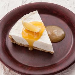 cheesecake-lemoni-me-giaoyrti-gastronomos-768×960