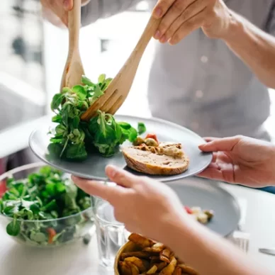 Αυτές οι 8 διατροφικές συνήθειες σαμποτάρουν τον μεταβολισμό σου 